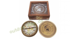 Sea - Club Kompass aus Messing antik in einer Holzbox mit Glasdeckel,  7,5 cm, 10,5 x 10,5 x 4 cm