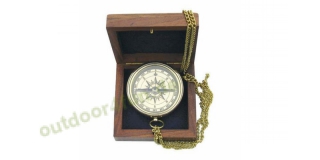 Sea - Club Kompass mit Ankergravur aus Messing an einer Kette in der Holzbox,  6 cm